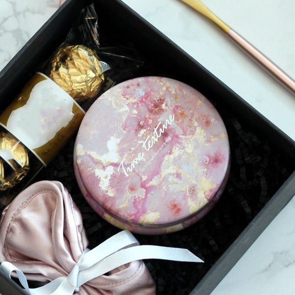 

1pc cute round samll iron gift boxes wedding birthday candy packing box party favors giveaway flower box cracker case 8.5*3.5cm