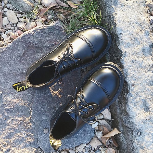 

2018 new korean version of the wild retro flat shoes college wind england shoes fashion trend street shooting flat, Black