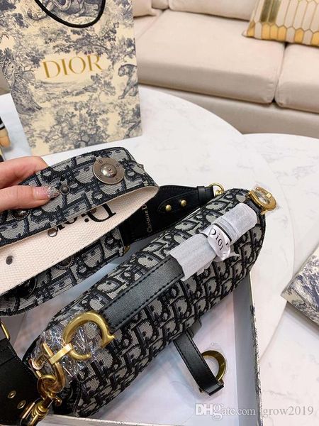 

2020 ВЫСОКОГО КАЧЕСТВО FASHION ЖЕНЩИНА СУМКИ ЖЕНСКОГО ДИЗАЙН SOLID COLOR АЛФАВИТ ВЫШИВКА БРАСЛЕТ КОШЕЛЕК КОЖА ЦЕПЬ BAG Crossbody СУМКА A160