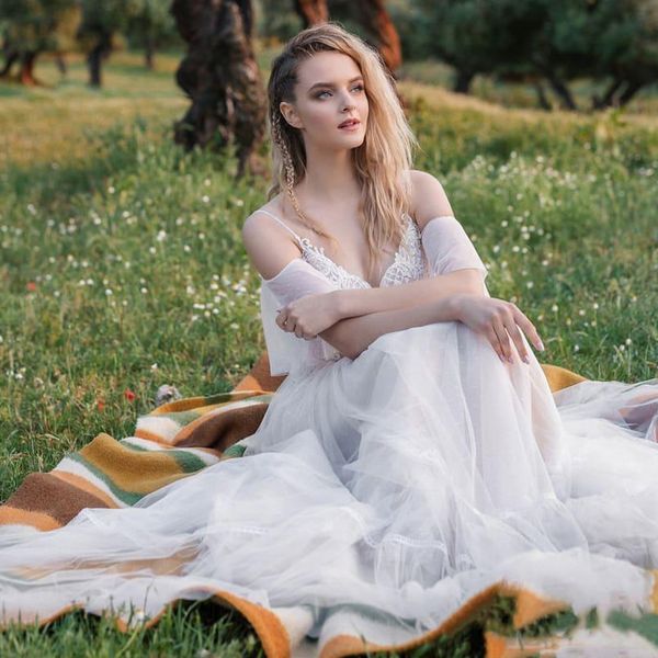 

latest boho wedding dresses spaghetti v neck applique backless wedding gowns sweep train tulle a line dress, White