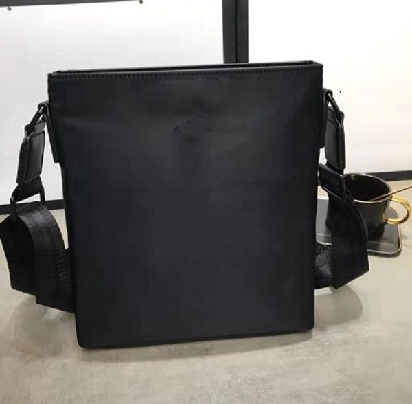 

designer designs the latest men's bag waterproof cloth handbag with diagonal straddle bag