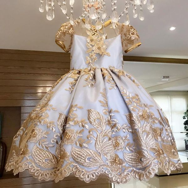 Elegante Lace frisada Flower Girl Dresses para o casamento A linha Jewel Neck criança pageant vestidos até o chão mangas curtas crianças vestido de baile