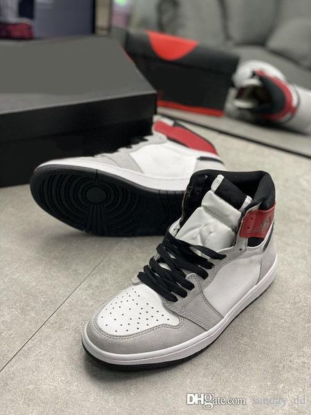 

2020 air aauthentic 1 high og retro white black light smoke grey men basketball shoes 555088-126 varsity red man sports sneakers with box
