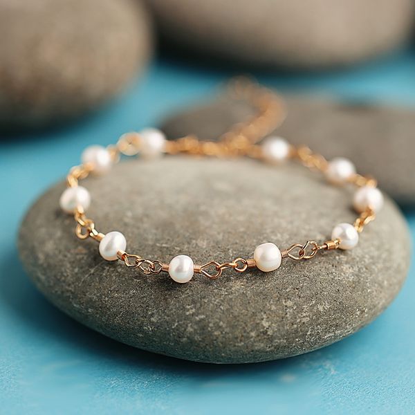 

small and fresh art more than a pearl bracelet retro simple design fruity pearl bracelet, White