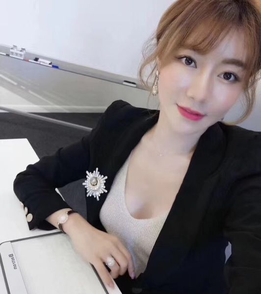 

fashion- wedding party pins brooches for men women jewelry match sparky cz sun and moon brooch dress suit pins nice gift ps5696, Gray