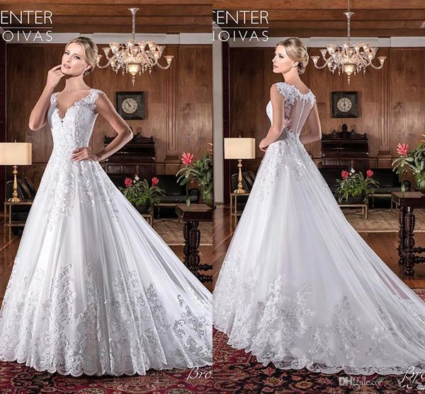 

2019 elegant lace a line wedding dresses v neck tulle applique court train arabic bridal wedding gowns with buttons robe de mariÃ©e bc0263, White