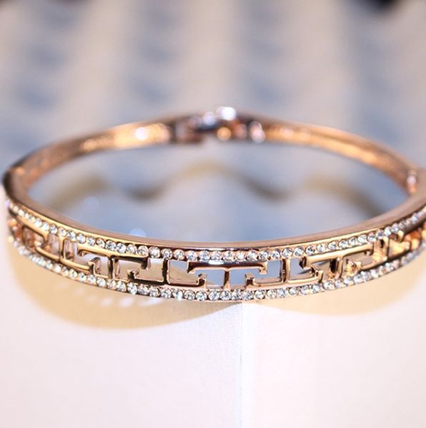 

new fashion ins luxury designer super glittering diamond hollow rose gold bangle bracelet for woman girls 18cm clasp closure, Black