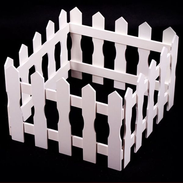 

the scene of christmas tree props decorated with a wooden fence of 1.2 meters