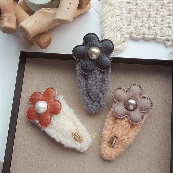 

autumn and winter korean simple beautiful pu leather flowers plush bb clip for fashion sweet girl student hairpins headdress, Slivery;white