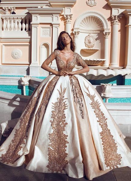 

2019 новое поступление принцесса Quinceanera платья V-образным вырезом кружева с длинными рукавами иллюзия золото аппликация Sweet 16 платье роскошные длинные платья выпускного вечера BC1383