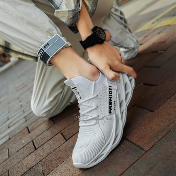 

горячая продажа мода мужская обувь mesh дышащие кроссовки walking мужчины обувь new комфортная легкие кроссовки ae-200303070