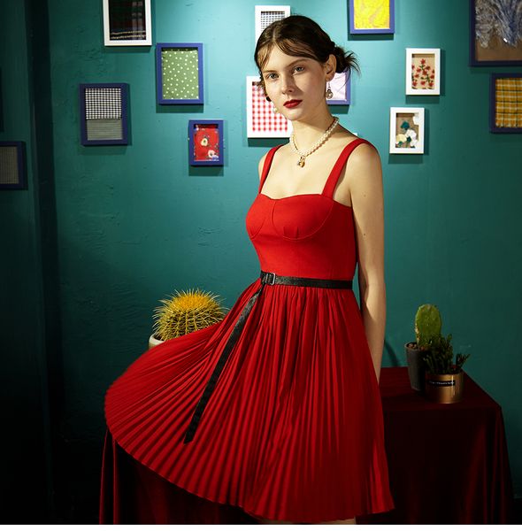 

red sleeveless backless off-shoulder suspender skirt pleated imported thick silk nipped waist slim fit party skirts runway dress, White;black