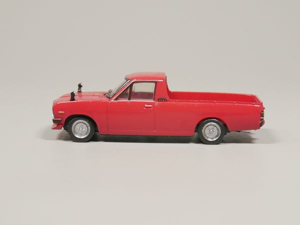 

aoshima 1/64 skyline gt-r (пластиковые materia
