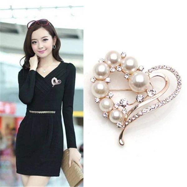 

2019 hotselling женщина пальто сердце брошь искусственный алмаз pearl inlay нагрудные pin rhinestone любовь форма hollow свадебные бутоньерк, Gray