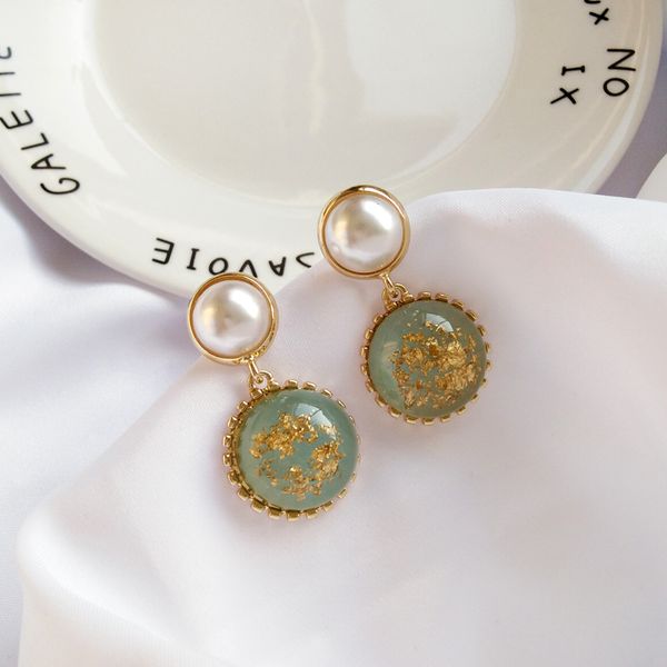 

fashionable joker made of metal earrings tide restoring ancient ways is a mature lady resin texture beautiful stud earrings, bir, Golden;silver