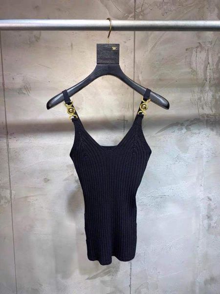 

женщины свитер 2020 весна и лето новая простая мода дикий вязать жилет пользовательские металлические пряжки украшения похудения вязать, White;black