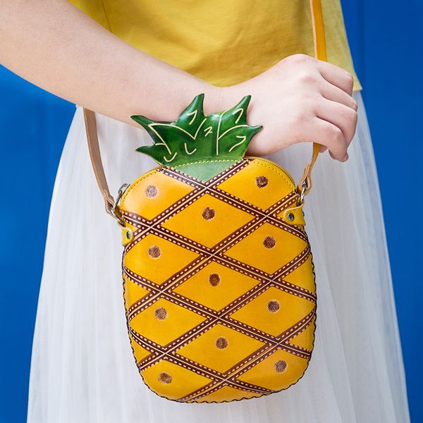 

2020 new yellow pineapple head leather women's shoulder leather