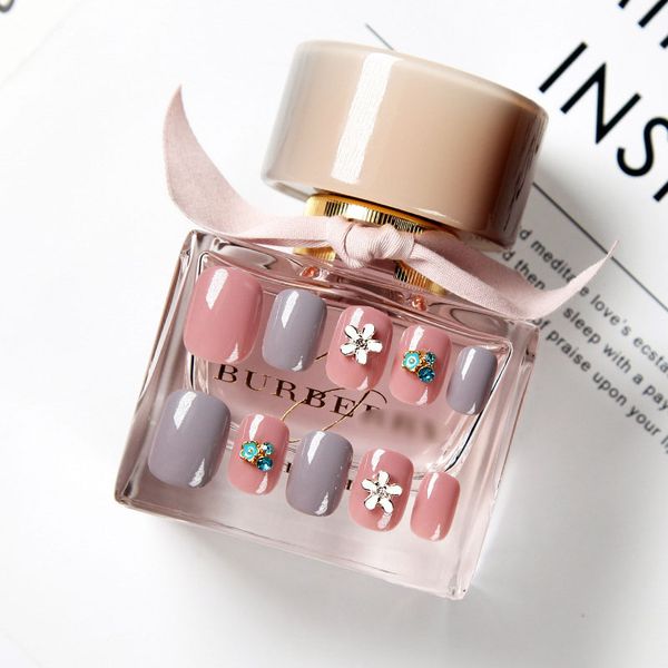 

24pcs sweet grey pink color 3d flower fake nails diy girl fashion nail art tips with glue short size design artificial nails, Red;gold