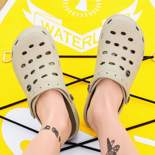 

2020 new runner water shoes beach sports slippers sandals hole breathable designer for women men casual slip on sneakers 36-49 047, Black