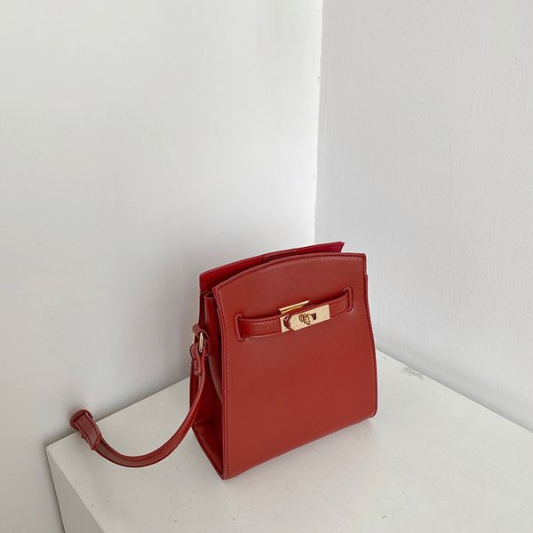 

2020 korean version of the new fashion wild messenger bag personality creative shoulder bag solid color small square