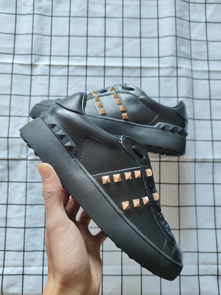 

new luxury designer shoes for men and women oversized rivet black sports leather walking casual shoes