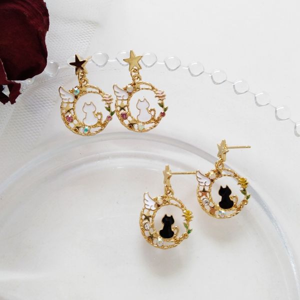 

maxi trendy temperament girl moon-shaped earrings metal texture aloof cat earrings ins style fashion earring ear clip for women, Silver