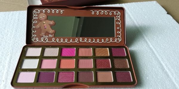 

Gingerbread pice 18 color eye hadow weet peach chocolate gold palette eye hadow white chocolate bar 18 color peache eye hadow