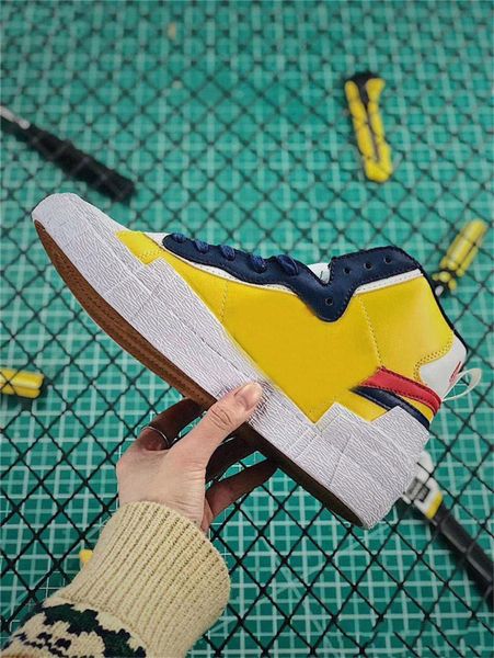 

2019 authentic blazer mid high sacai white black legend blue dunk snow beach ld waffle multi bv0072-001 bv0072-700 men running sneakers, White;red
