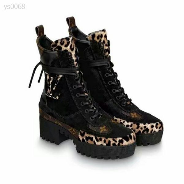 

2019 new european women's boots fashion thick high-heeled round head lace-up short tube cowhide print color-matching martin boots, Black