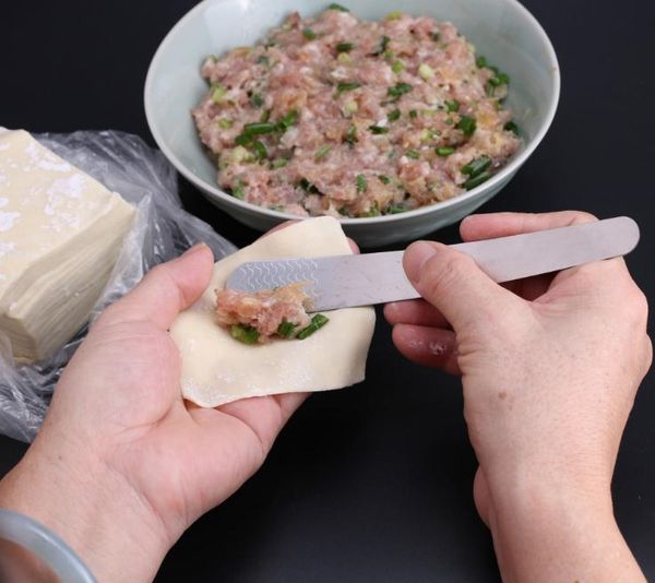 

200pcs stainless steel dumpling stuffing spoon wavy lines fish pattern bone paste steamed stuffed bun spoon sn2407