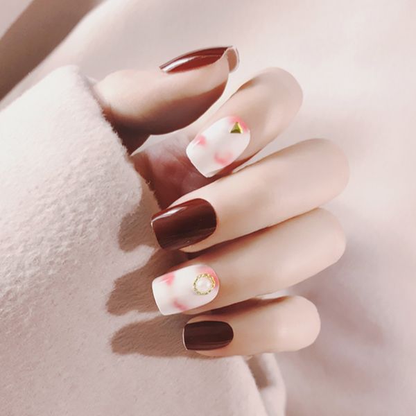 

24pcs women summer beach diy fake nails girls gradient metal patch false nails short simulation pearl nail art tips with glue, Red;gold