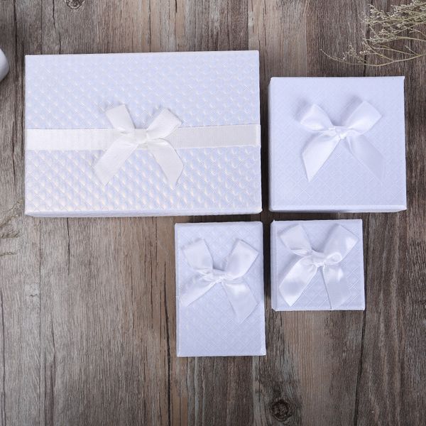 Confezione regalo Anello Bracciale Portagioie Scatole bianche in carta Kraft Bowknot Scatole per bomboniere di design alla moda