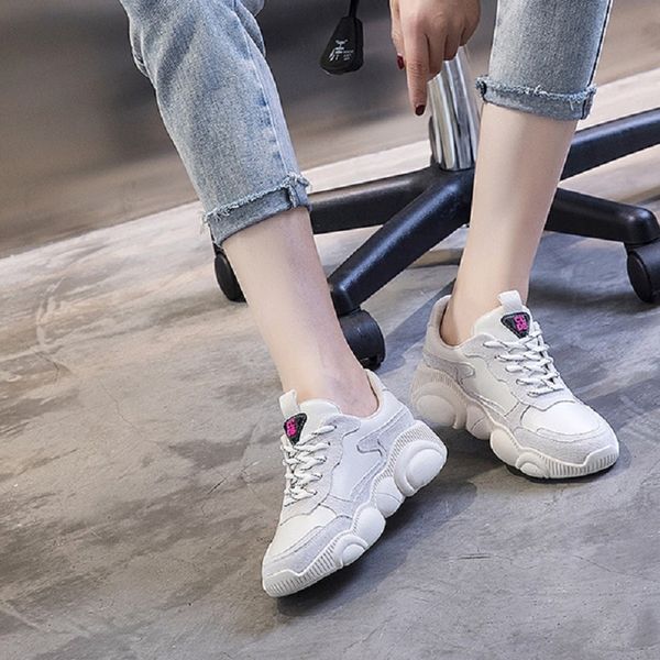 Yeni Moda Tasarımcısı Kadınlar Rahat Koşu Ayakkabıları Beyaz Mavi Bayan Eğitmen Klasik Açık Spor Sneakers Boyutu 34-40 Drop Shipping