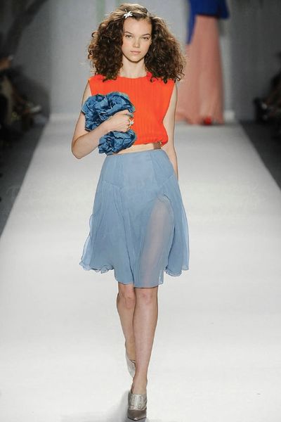 

star show new sleeveless shirt + slim skirt two fashion suit, White