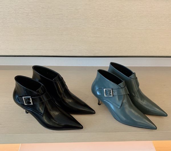 

women's designed boots,brand boots, luxury short boots from original factory ,made by lamb skin, Black