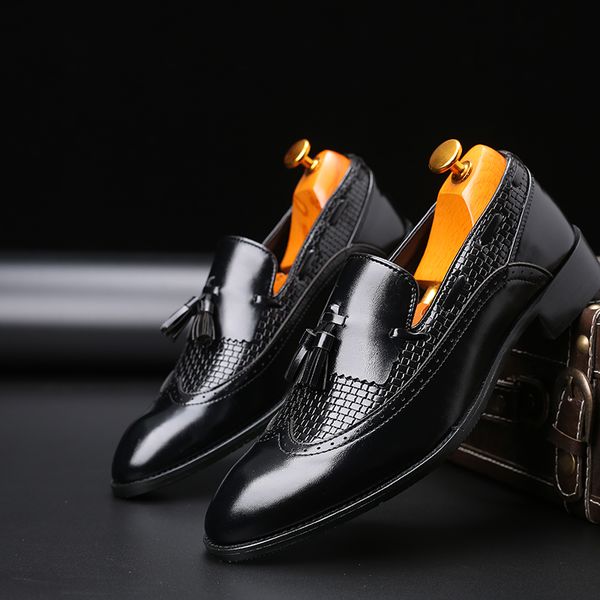 

2019 men tassel loafers italian dress shoes casual loafer for men slip-on wedding party shoes male leather, Black