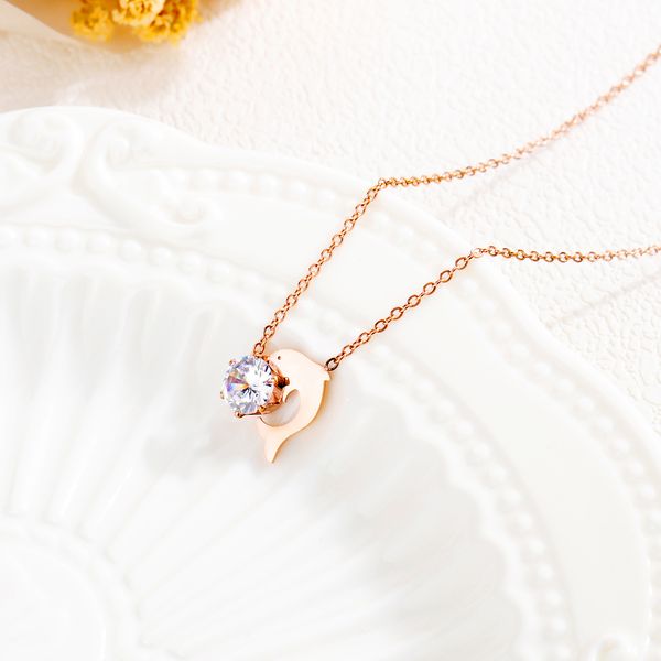 

японское и корейское сладкое ожерелье из розового золота гальваническим титана замка стальной кости цепи простого дельфин подвесок для подру, Golden;silver