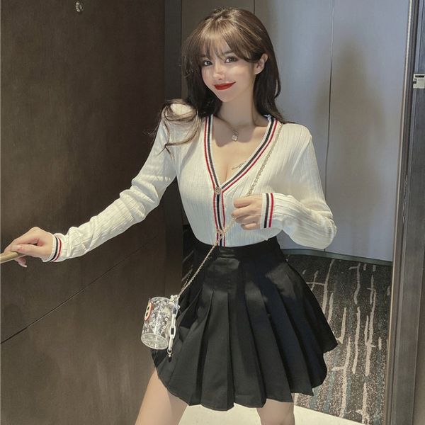 

202020s early autumn dress hong kong-style single-breasted v-neck long-sleeved sweater high waist pleated skirt two-piece suit for women, White