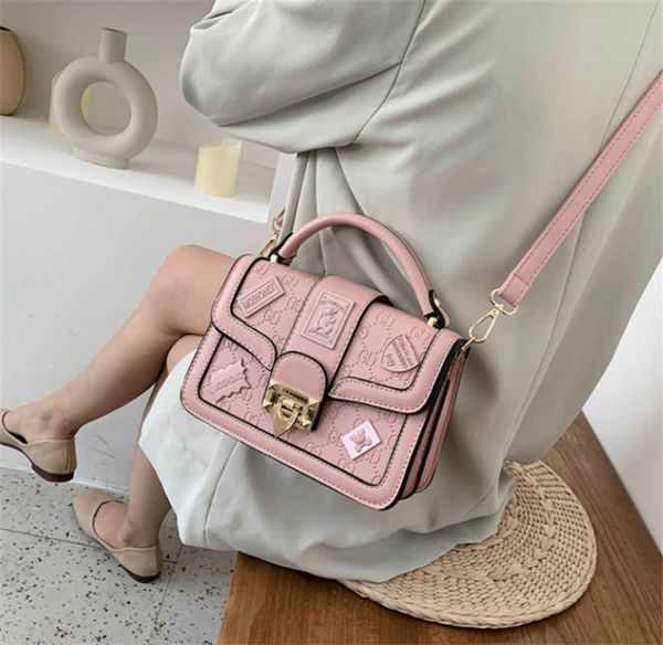 

New Hot 2020 Textured Badge Bag Popular Shoulder Bag Small Bags Across Body PH-CFY2006015