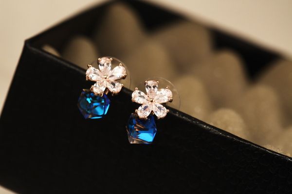 

the latest european and american fashion zircon rose camellia earrings earrings female korean version temperament earrings, high quality, Silver