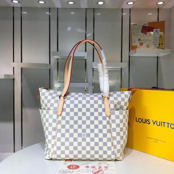 

new classic fashion designer bag are compact deluxe bag easy to carry, hand bags with good leather quality number: 58 m56689
