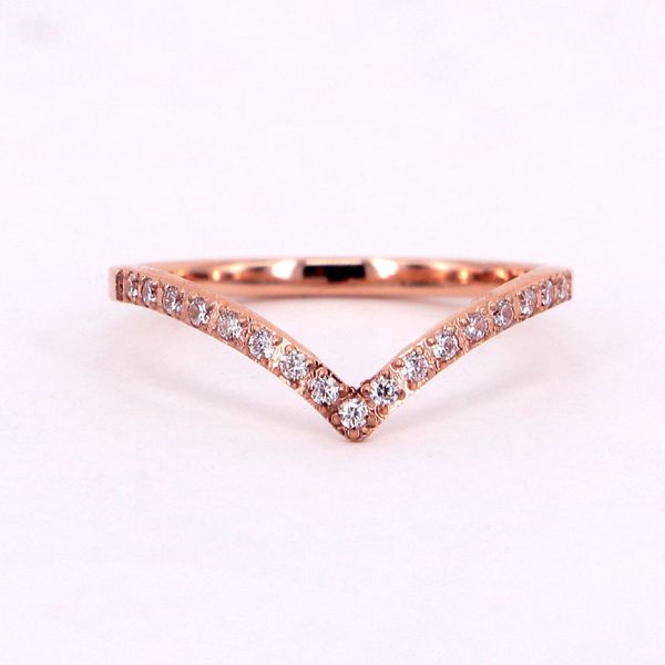 

2019 new stylish ladies charm v word cnc micro diamond diamond rose gold ring on the ring personality zircon titanium ring, Silver