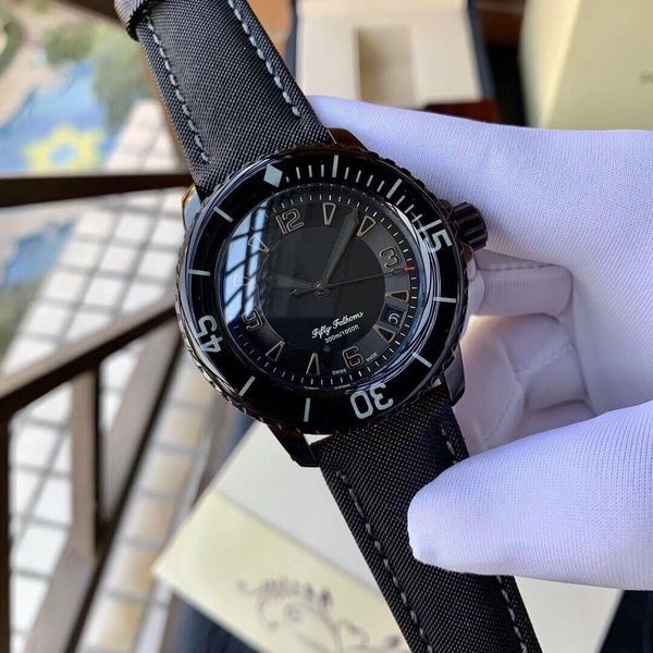 

супер 111 montre de luxe 8215 механическое движение 40 * 13мм синий светлый цвет стекла верхний слой coinskin часы дизайнера группа часы, Slivery;brown