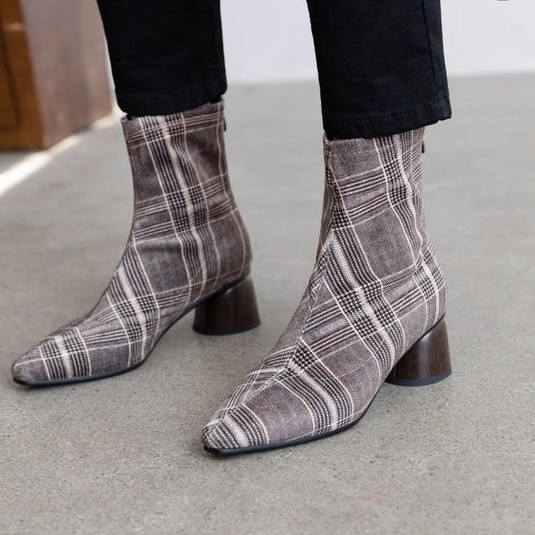 

runway winter boots women chic plaid cloth ankle boots womns pointed toe middle round heels zapatos de mujer back zipper shoes, Black