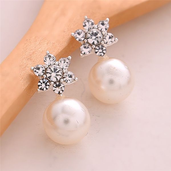 

2019 new design women charm jewelry fashion earrings female pair snowflake crystal stud earring for women m#1, Silver