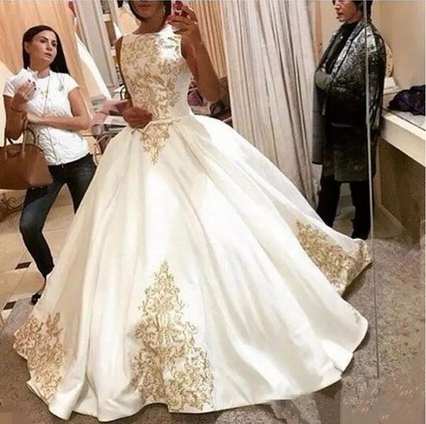 

2020 vintage gold аппликациями свадебное платье атласная без рукавов бальное платье свадебные платья складки развертки поезд свадебное плать, White
