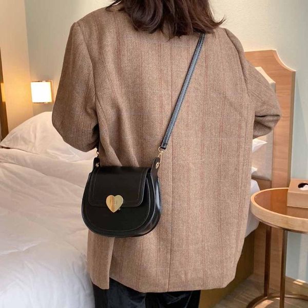 

women crossbody messenger bags new fashion cute solid pvc shoulder bag small heart shape clutch bag trend mini bolsos mujer #ng