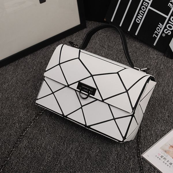 

2020 new female handbag korean version of the lock bag shoulder messenger bag