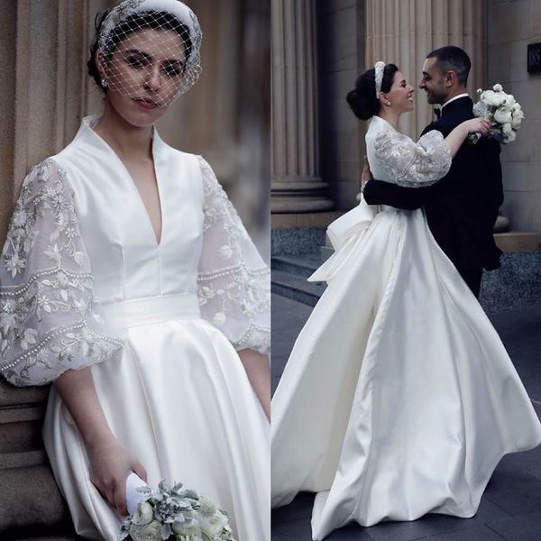 Abiti da sposa vintage con perline con fiocco scollo a V Una linea di pizzo mezze maniche Abiti da sposa Sweep Train Taffetà robe de mari￩e