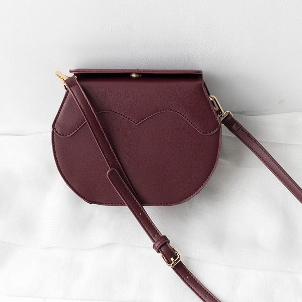 

2020 new fashion wine red casual shoulder round zipper messenger bag